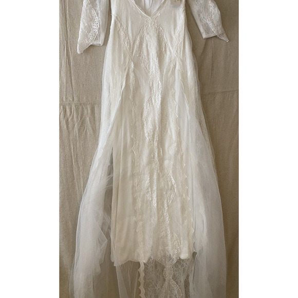 NWT Merry's Wedding Dress Size 4 Sheer Lace Silky Lining Flowing Bottom Train - Picture 5 of 16